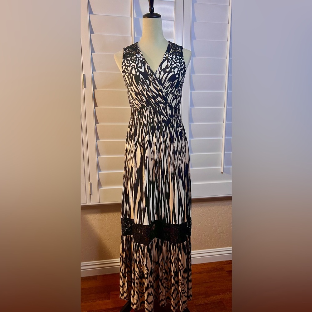 Soma Maxi Dress Medium animal print with beautiful embroidery.